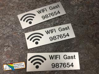 Zilverkleurige wifi plaatjes